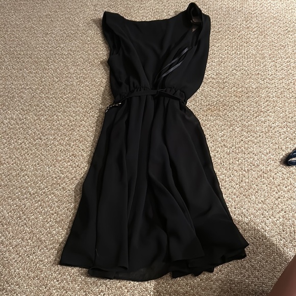 Black dress with belt - Picture 2 of 4